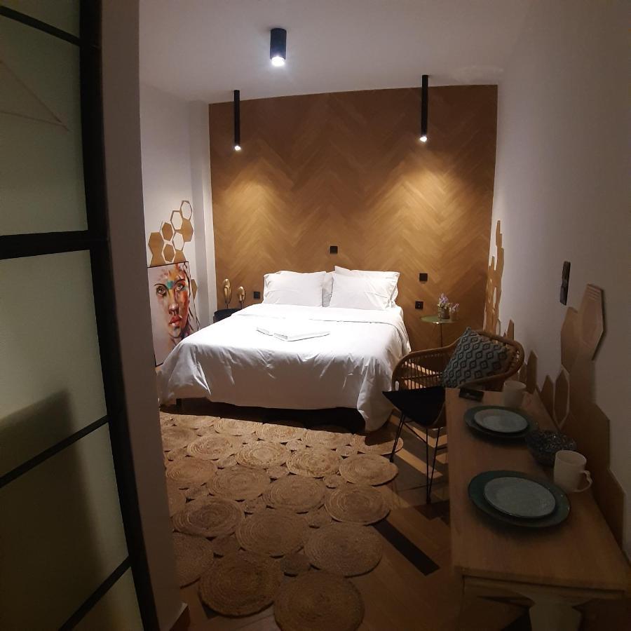 Apartment Sroom *